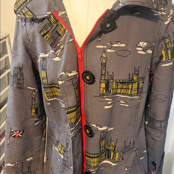 Boden Rainy Day Mac raincoat with Yellow, Red and Black Cityscape US 6 - Picture 4 of 13